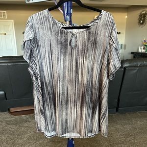 EST 1946 black/white short sleeves top. Size XL